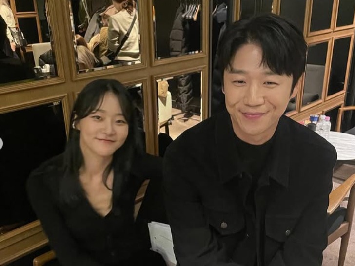 Jung Joon Won dan Kang Seung Hyun Bantah Rumor Pacaran, Agensi: Hanya Teman Lama
