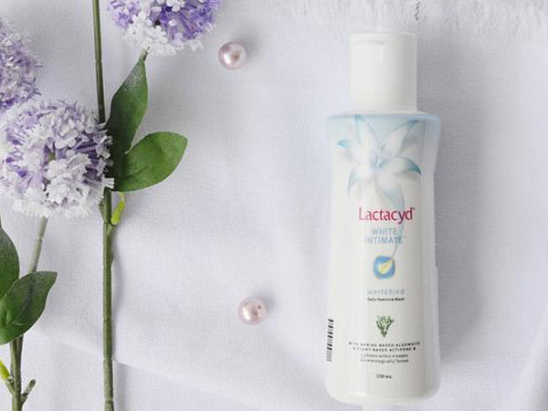Review : Lactacyd White Intimate