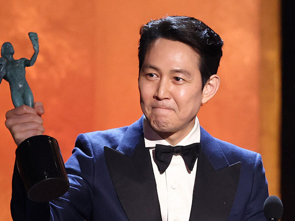 Lee Jung Jae Jadi Aktor Asia Pertama Menang SAG Awards