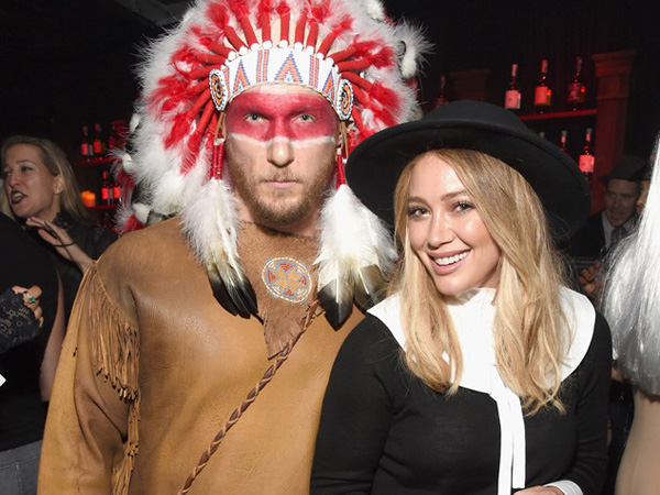 Perdana Sebagai Pasangan di Pesta Halloween, Hilary Duff & Jason Walsh Malah Dikecam?