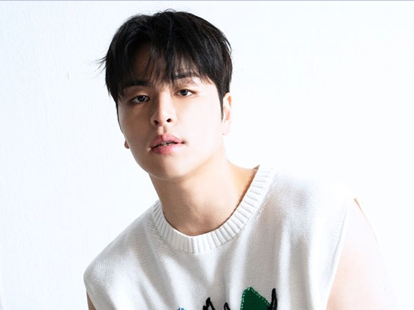 June iKON Resmi Debut Solo dengan 'Feel Alone'