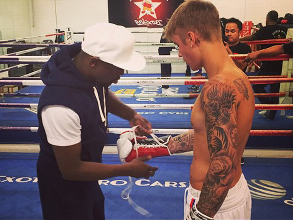 Latihan Tinju Bareng Floyd Mayweather, Justin Bieber akan Jadi Petinju Profesional?