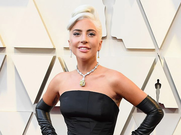 Harga Fantastis Kalung Berlian Lady Gaga di #Oscars 2019 Jadi Sorotan