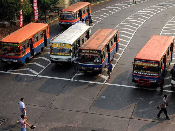 Penumpang Transjakarta Alami Kenaikan, Ahok Sarankan Metro Mini Mogok Selamanya