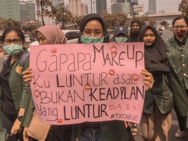 Cerita Kelompok K-Popers, Pecinta Skincare, dan Rebahan Squad Saat Ikut Demo DPR