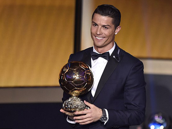 Singkirkan Messi, Ronaldo Kembali Terpilih Sebagai Pesepakbola Terbaik Dunia!