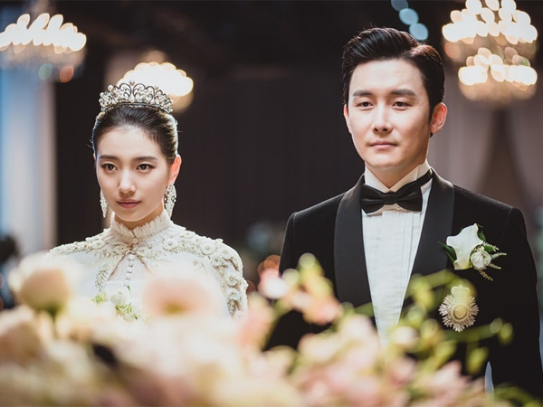 Suzy Terjerat Pernikahan Tanpa Cinta dengan Kim Jun Han yang Ambisius di 'Anna'