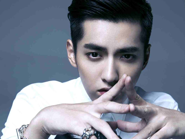 Sempat Dikabarkan Idap Penyakit Jantung, Kris Wu Terlihat Merokok?