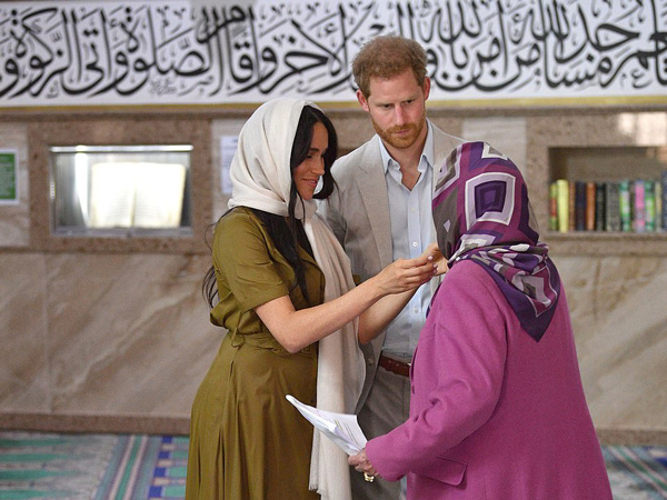 Gaya Meghan Markle Berkerudung Saat Kunjungi Masjid Tertua di Afrika Selatan