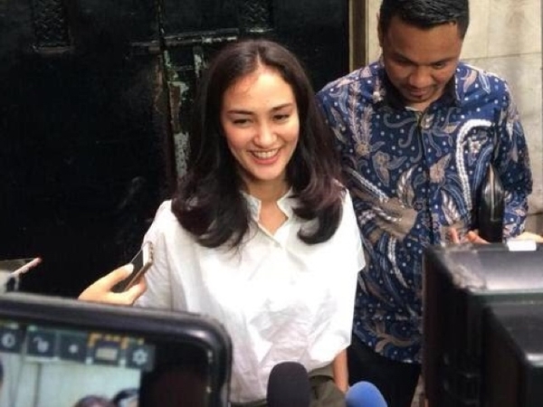 Cara Atiqah Hasiholan Hadapi Ratna Sarumpaet yang Kondisinya Disebut Semakin Memburuk di Tahanan