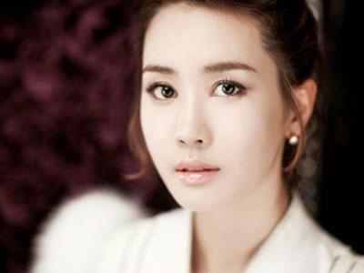 Lee Da Hae Berikan Hadiah Kue Beras Pada Seluruh Kru 'Iris 2'