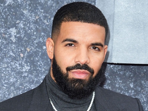 Drake Luncurkan Lilin Aromaterapi Berbau Dirinya