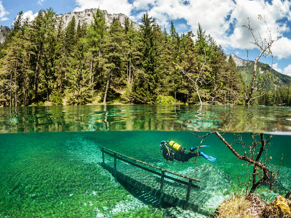 Taman Di Austria Ini Berubah Menjadi Danau Saat Musim Semi!