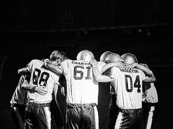 EXO Tawarkan Obat Anti Galau Lewat 'Love Me Right'