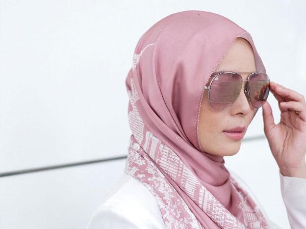 Terjual Laris Dalam 5 Menit, Apa Keistimewaan Hijab Jutaan Rupiah yang Bikin Heboh Ini?