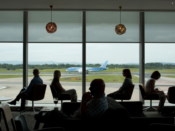 Wah, Bandara Ini ‘Paksa’ Penumpang untuk Berpakaian Rapi!