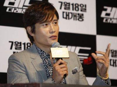 Makian Lee Byung Hun Dalam Bahasa Korea di Red 2 Dianggap Jenius!