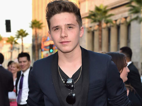 Gaya Kocak Brooklyn Beckham Saat Pakai Sunscreen di Bali Bikin Netizen Salah Fokus!