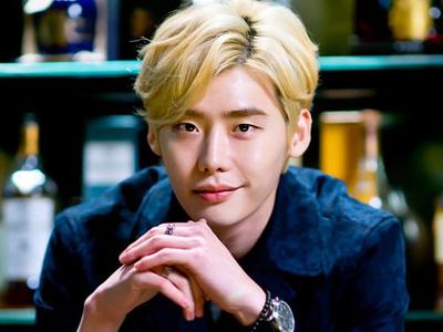 Lee Jong Suk Rilis Permintaan Maaf Atas Insiden Perlakuan Dinginnya pada Fans