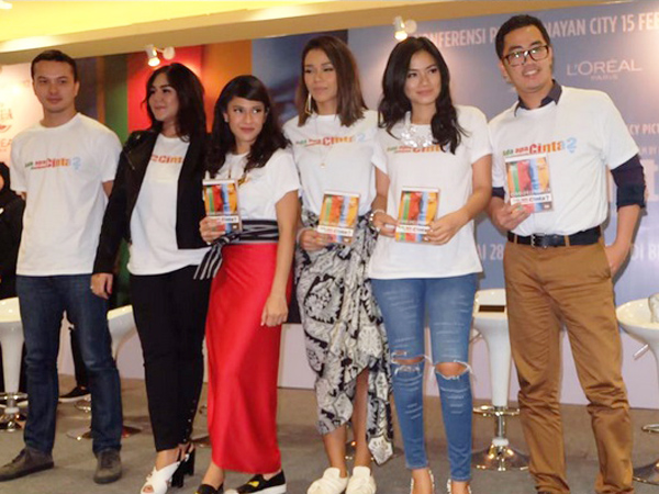 Resmi Dirilis, Ini Alasan Poster ‘AADC 2’ Sangat Mirip Dengan Film Pertamanya