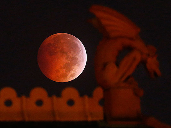 Heboh Isu Kiamat, Fenomena ‘Blood Moon’ Terlihat Indah Di Berbagai Belahan Dunia