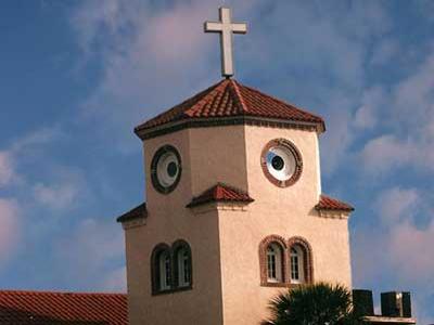 Gereja Berbentuk Ayam Tarik Perhatian Turis