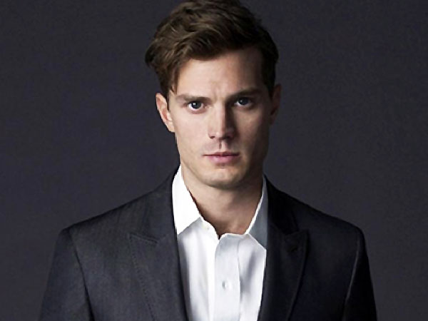 Jamie Dornan Goda Penggemar Christian Grey Dalam Cuplikan Baru '50 Shades of Grey'