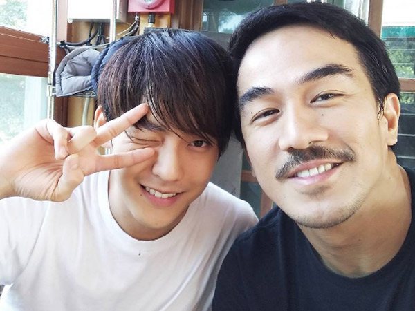 Joe Taslim Pamer Truk Makanan dari Minhyuk BTOB di Lokasi Film 'Swordsman'