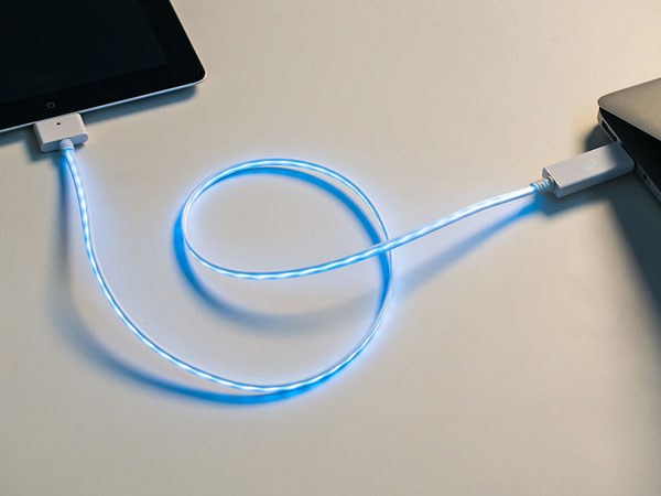 Apple Patenkan Kabel 'Glow in the Dark', Apa Bedanya dengan yang Ada di Pasaran?