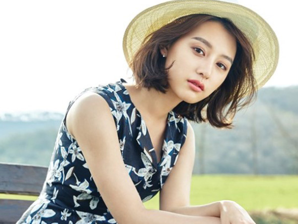 Lepas Seragam Tentaranya, Kim Ji Won Jadi Gadis Musim Semi di Pemotretan InStyle