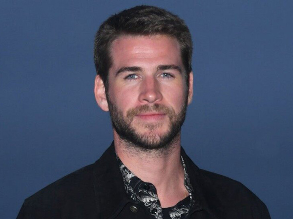 Masih Terluka, Liam Hemsworth Enggan Banyak Komentar Soal Kabar Pisah dengan Miley Cyrus