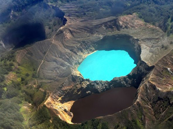 Danau Kelimutu Berubah Warna, Pertanda akan Terjadi Kejadian Alam Besar?