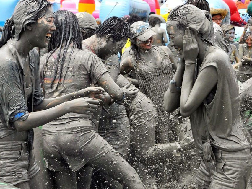 Serunya Bermain Lumpur 'Kecantikan' Di Boryeong Mud Festival