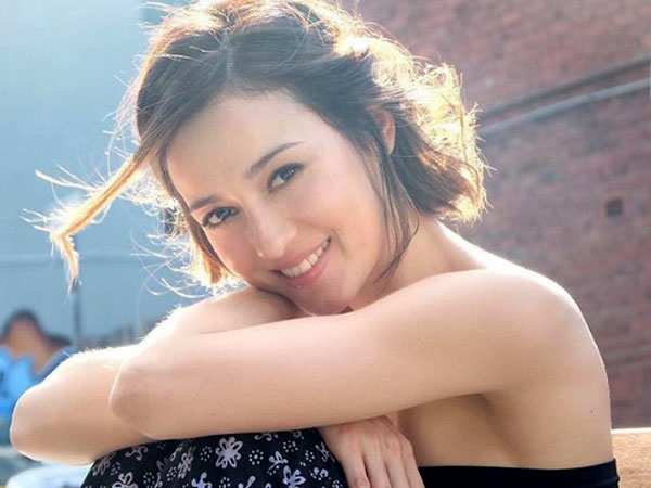Peluk Mesra, Julie Estelle Pacaran dengan Mantan Kekasih Maia Estianty?
