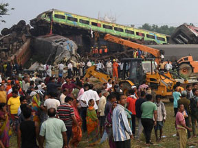 Update Kecelakaan Kereta Di India yang Tewaskan Hampir 300 Orang Dan Ubah Kawasan Bisnis Jadi Kamar Jenazah