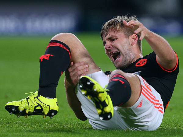 Bek MU Luke Shaw Alami Cedera Mengerikan di Pertandingan Perdana Liga Champions