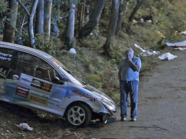 Mobil Rally Keluar Dari Jalur Balapan, Enam Orang Tewas