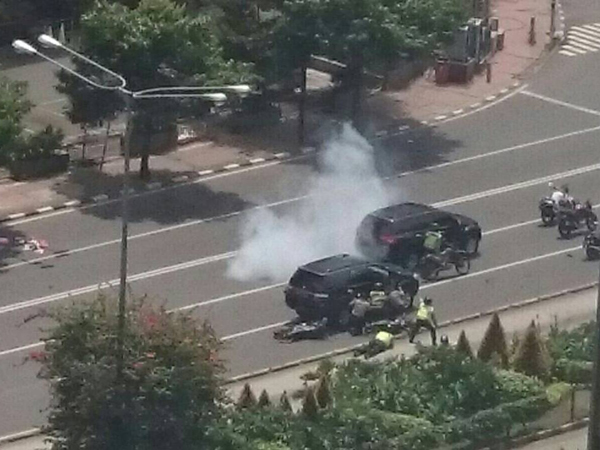 Pelaku Tembakan Lari Ke Arah Semanggi, Baku Tembak Masih Terjadi Di Sarinah-Thamrin