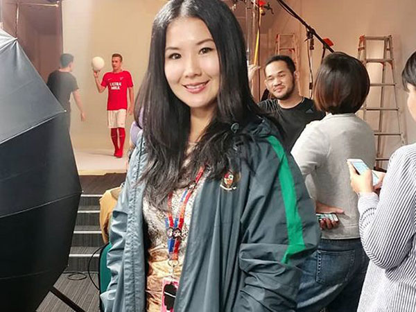 Ini Dia Manajer Cantik di Balik Kesuksesan Timnas Sepak Bola Indonesia!