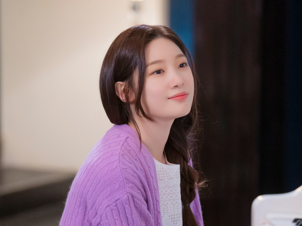 Jung Chaeyeon Pancarkan Aura Anak Sultan di Drama 'Golden Spoon'