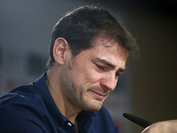 Resmi Tinggalkan Real Madrid, Iker Casillas Menangis