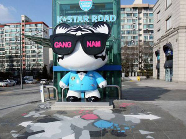 Lucunya Patung 'Boneka Idol' Hiasi Sepanjang Jalan Di Gangnam
