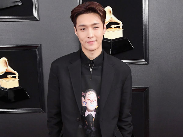 Lay EXO Tampil Keren dalam Balutan Koleksi Valentino di Red Carpet #GRAMMYs