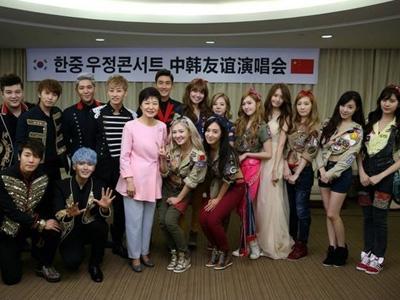 Konser di China, SuJu dan SNSD Foto Bareng Presiden Korea!