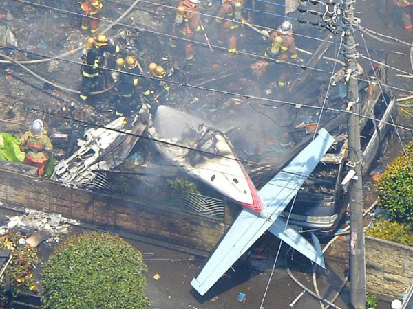 Pesawat Jatuh di Pemukiman Tokyo, 3 Orang Dinyatakan Tewas