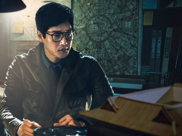 Kenalan dengan Yoo Ji Tae, Profesor di Money Heist Korea yang Punya Gelar Doktor