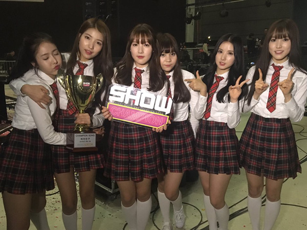 Lagu 'Rough' Sukses Buat GFriend Sapu Bersih Chart dan Program Musik!