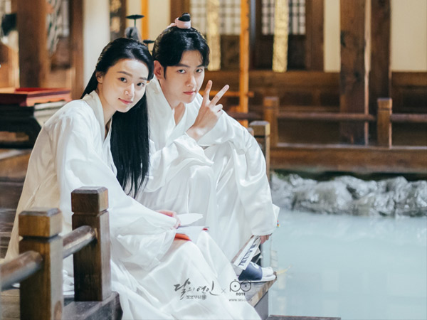 Manisnya Baekhyun EXO dan Z.Hera dalam Foto-foto di Balik Layar Drama ‘Scarlet Heart’