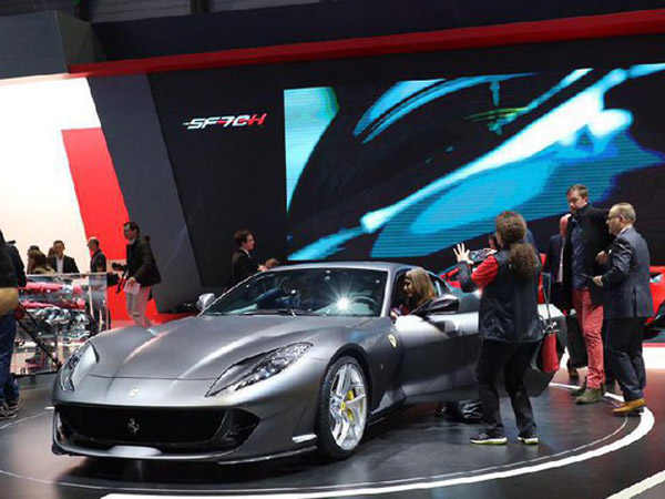 Mobil Terkuat Ferrari Superfast Akan Segera Hadir di Indonesia!