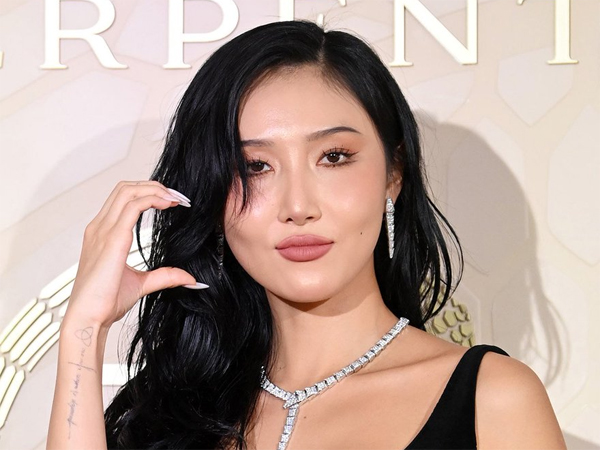 Agensi Tanggapi Kabar Hubungan Asmara Hwasa MAMAMOO